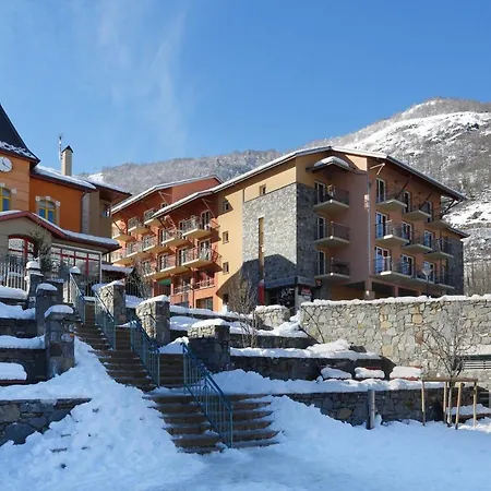 Nemea Les Grands Ax Aparthotel 3*